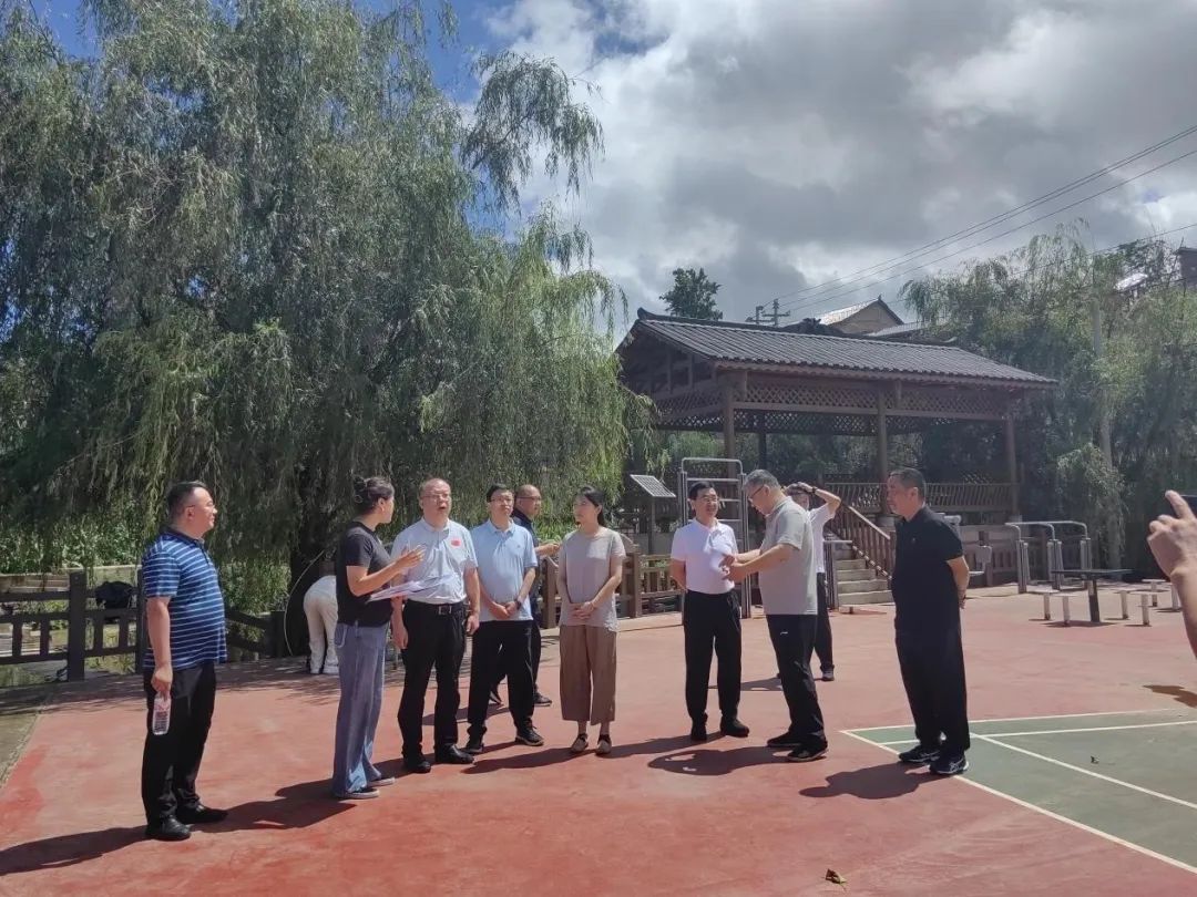 今年会jinnianhui金字招牌-2025春节海报丨祝中国体博会的广大朋友：蛇舞新春 祥瑞满门